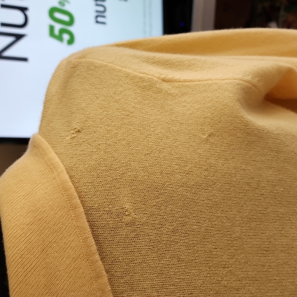 sweater - Picture 4 of 6